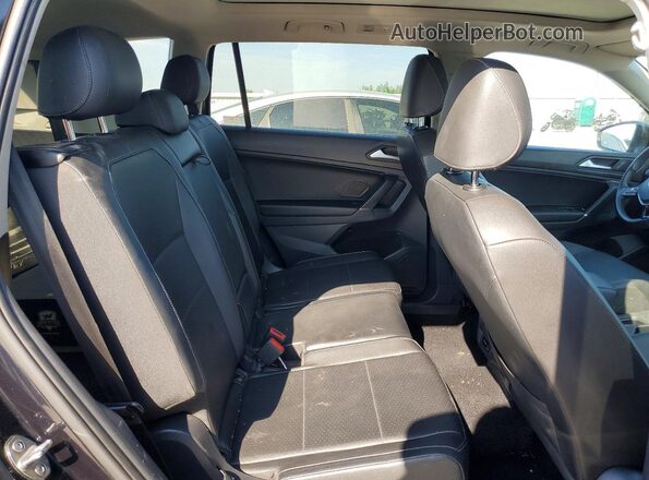 3VV3B7AX6LM064607 2020 VOLKSWAGEN TIGUAN Black უკანა სალონის ხედი