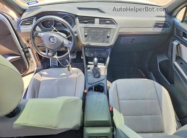 3VV3B7AX6MM011049 2021 VOLKSWAGEN TIGUAN White Vista del salpicadero