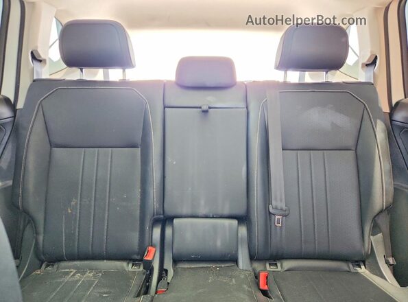 3VV3B7AX6NM176326 2022 VOLKSWAGEN TIGUAN White უკანა სავარძლების ხედი