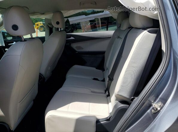 3VV3B7AX7JM000878 2018 VOLKSWAGEN TIGUAN Gray Vista de los asientos traseros