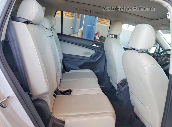3VV3B7AX7JM026445 2018 VOLKSWAGEN TIGUAN Silver Вид задніх сидінь