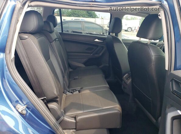 3VV3B7AX7JM105369 2018 VOLKSWAGEN TIGUAN Blue Widok wnętrza z tyłu