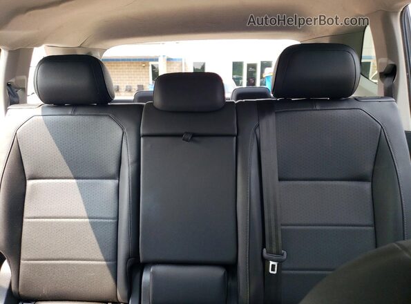 3VV3B7AX7JM105369 2018 VOLKSWAGEN TIGUAN Blue Widok tylnych siedzeń