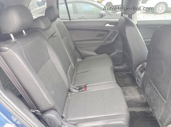 3VV3B7AX7JM121460 2018 VOLKSWAGEN TIGUAN Blue Widok wnętrza z tyłu