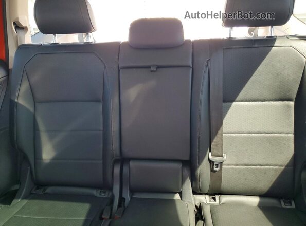 3VV3B7AX7KM066820 2019 VOLKSWAGEN TIGUAN Orange Vista de los asientos traseros