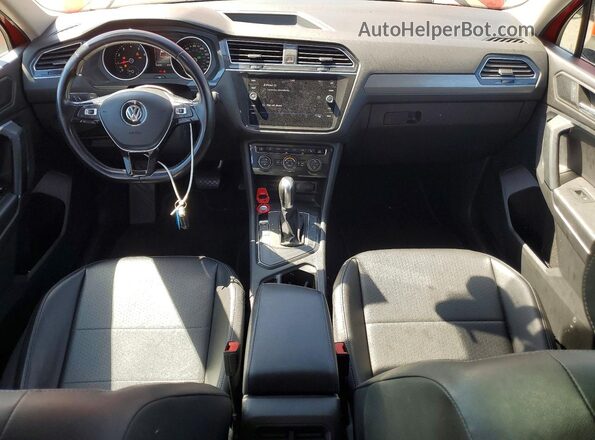 3VV3B7AX7KM066820 2019 VOLKSWAGEN TIGUAN Orange Vista del salpicadero