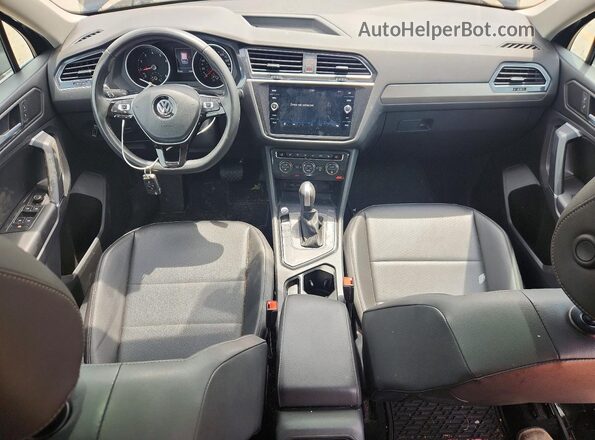 3VV3B7AX7LM068052 2020 VOLKSWAGEN TIGUAN Black წინა პანელის ხედი