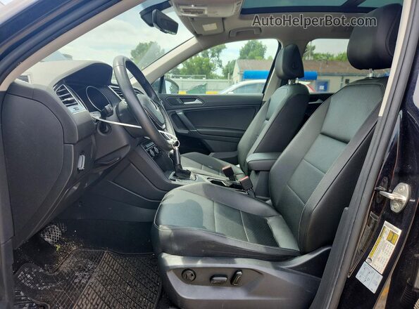3VV3B7AX7LM068052 2020 VOLKSWAGEN TIGUAN Black წინა სალონის ხედი