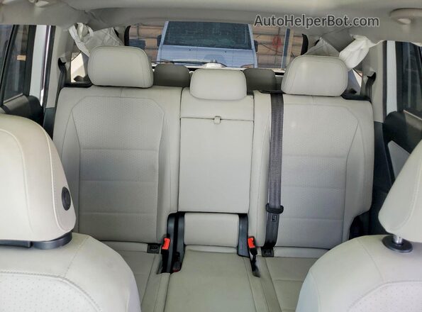 3VV3B7AX7LM130839 2020 VOLKSWAGEN TIGUAN White Rear seats view