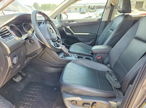 3VV3B7AX7MM158562 2021 VOLKSWAGEN TIGUAN Charcoal Вид салону спереду