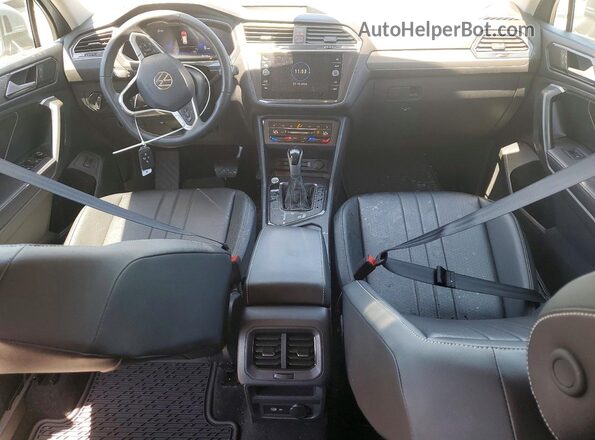 3VV3B7AX7RM134382 2024 VOLKSWAGEN TIGUAN Silver წინა პანელის ხედი