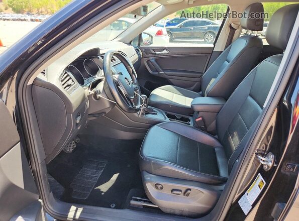 3VV3B7AX8JM020735 2018 VOLKSWAGEN TIGUAN Black Вид салону спереду