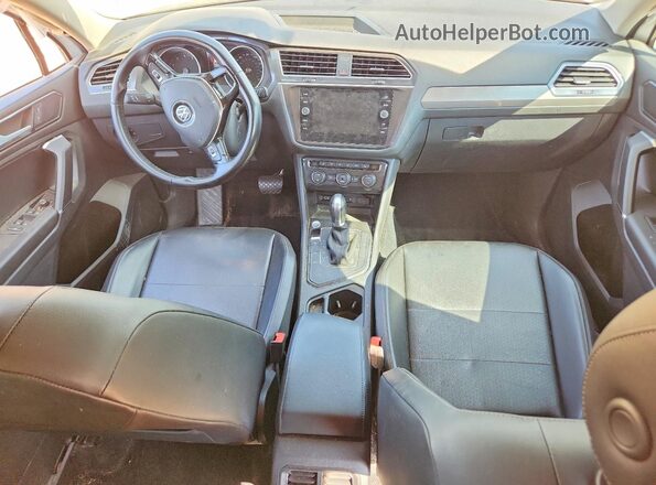 3VV3B7AX8JM031427 2018 VOLKSWAGEN TIGUAN White Vista del salpicadero