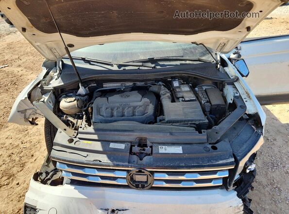 3VV3B7AX8JM031427 2018 VOLKSWAGEN TIGUAN White Vista del compartimento del motor