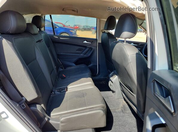 3VV3B7AX8JM031427 2018 VOLKSWAGEN TIGUAN White Vista interior trasera