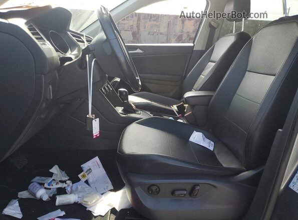 3VV3B7AX8JM087934 2018 VOLKSWAGEN TIGUAN Silver Вид салону спереду