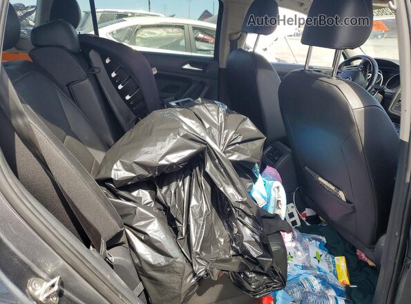 3VV3B7AX8JM087934 2018 VOLKSWAGEN TIGUAN Silver Вид задніх сидінь