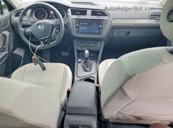 3VV3B7AX8LM069114 2020 VOLKSWAGEN TIGUAN Серый Вид панели приборов