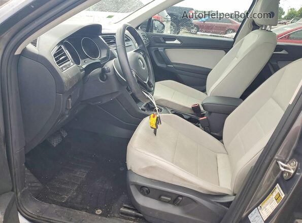 3VV3B7AX8LM069114 2020 VOLKSWAGEN TIGUAN Серый Вид салона спереди