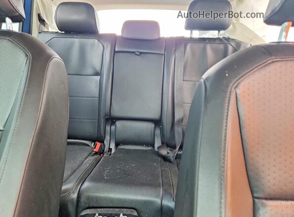 3VV3B7AX8LM115704 2020 VOLKSWAGEN TIGUAN Blue Rear seats view