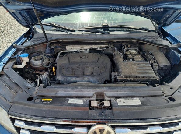 3VV3B7AX8LM115704 2020 VOLKSWAGEN TIGUAN Blue Engine compartment view