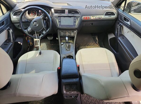 3VV3B7AX8MM085475 2021 VOLKSWAGEN TIGUAN Black Առջևի վահանակի տեսք