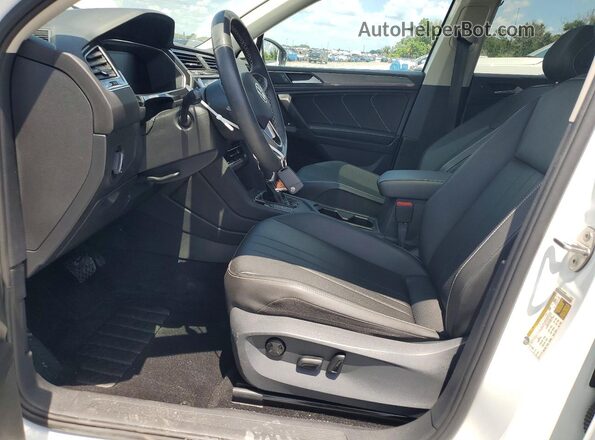 3VV3B7AX8NM167143 2022 VOLKSWAGEN TIGUAN White Widok wnętrza z przodu