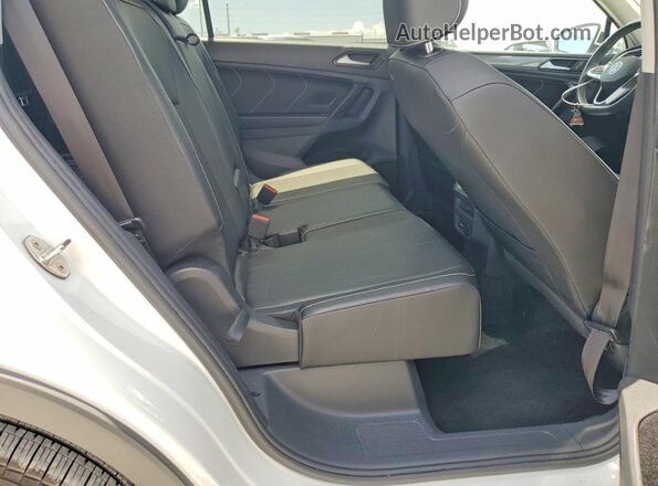 3VV3B7AX8NM167143 2022 VOLKSWAGEN TIGUAN White Widok wnętrza z tyłu