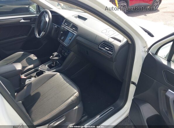 3VV3B7AX8RM202124 2024 VOLKSWAGEN TIGUAN White Front interior view