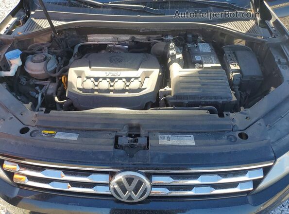 3VV3B7AX9JM023143 2018 VOLKSWAGEN TIGUAN Black ძრავის განყოფილების ხედი