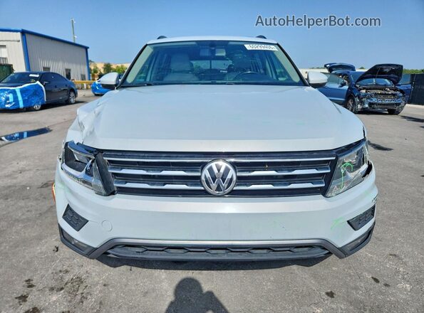 3VV3B7AX9JM038936 2018 VOLKSWAGEN TIGUAN White Widok z przodu