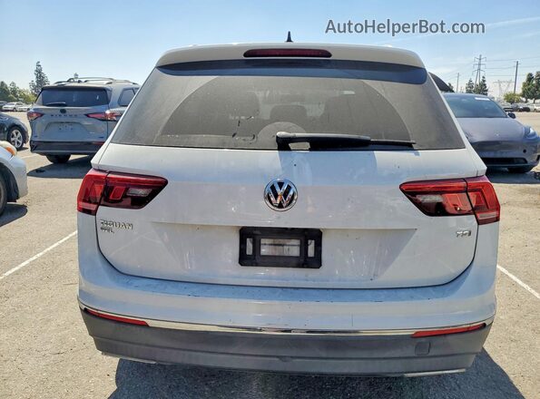 3VV3B7AX9JM061097 2018 VOLKSWAGEN TIGUAN White Widok z tyłu