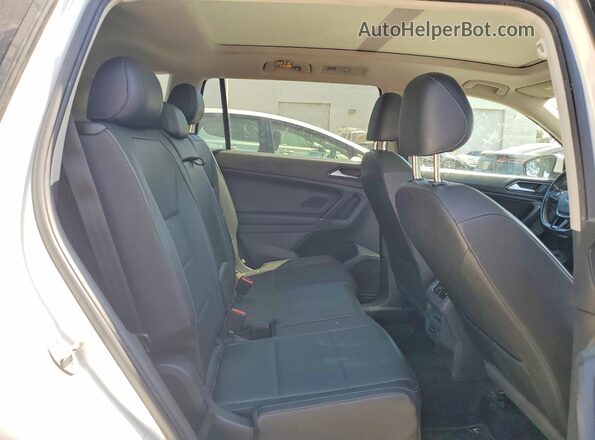3VV3B7AX9JM061097 2018 VOLKSWAGEN TIGUAN White Widok tylnych siedzeń