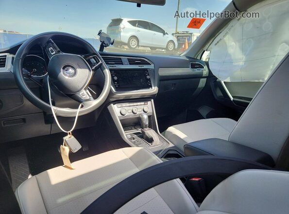 3VV3B7AX9LM118448 2020 VOLKSWAGEN TIGUAN White Dashboard view