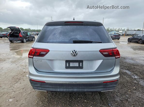 3VV3B7AX9LM141907 2020 VOLKSWAGEN TIGUAN Серебряный Вид сзади