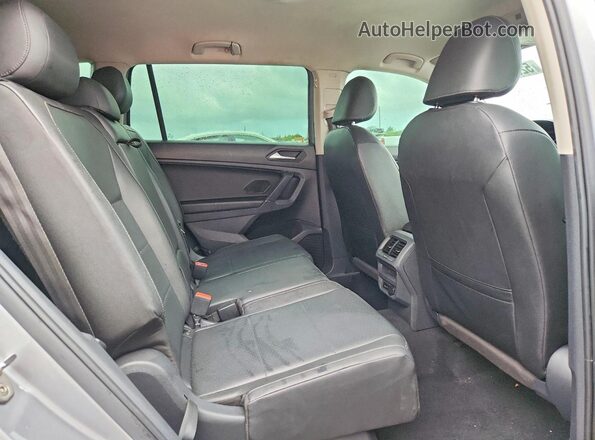3VV3B7AX9LM141907 2020 VOLKSWAGEN TIGUAN Серебряный Вид задней части салона