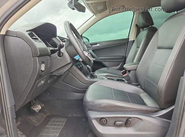 3VV3B7AX9LM141907 2020 VOLKSWAGEN TIGUAN Серебряный Вид салона спереди