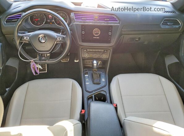 3VV3B7AX9LM160652 2020 VOLKSWAGEN TIGUAN Black Widok deski rozdzielczej