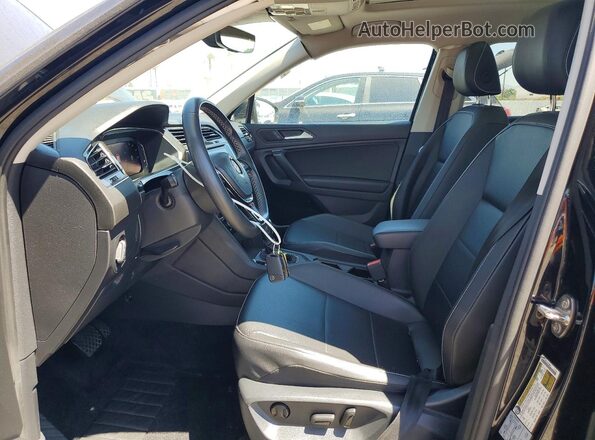3VV3B7AX9MM047124 2021 VOLKSWAGEN TIGUAN Black Widok wnętrza z przodu