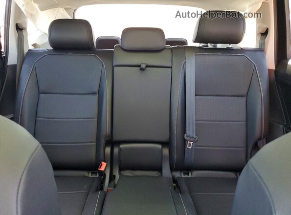 3VV3B7AX9MM047124 2021 VOLKSWAGEN TIGUAN Black Widok tylnych siedzeń