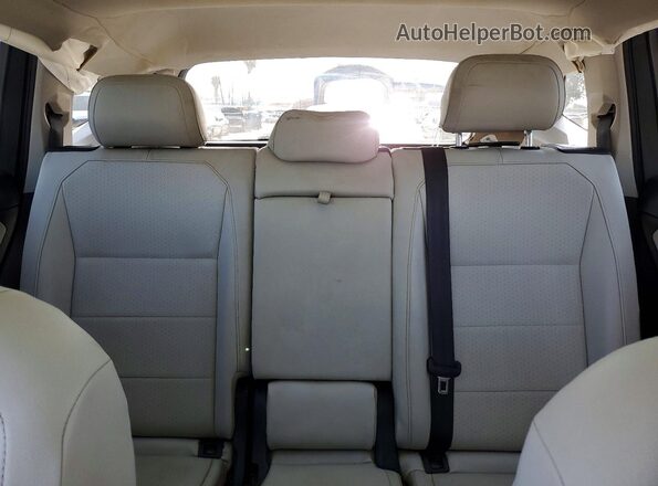 3VV3B7AXXJM045426 2018 VOLKSWAGEN TIGUAN Серый Вид задних сидений