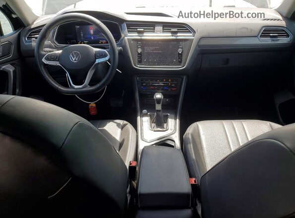 3VV3B7AXXPM018025 2023 VOLKSWAGEN TIGUAN Black Առջևի վահանակի տեսք