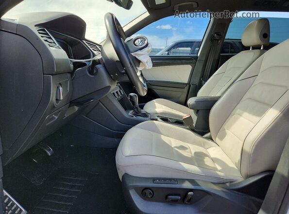 3VV4B7AX0LM034393 2020 VOLKSWAGEN TIGUAN White Widok wnętrza z przodu