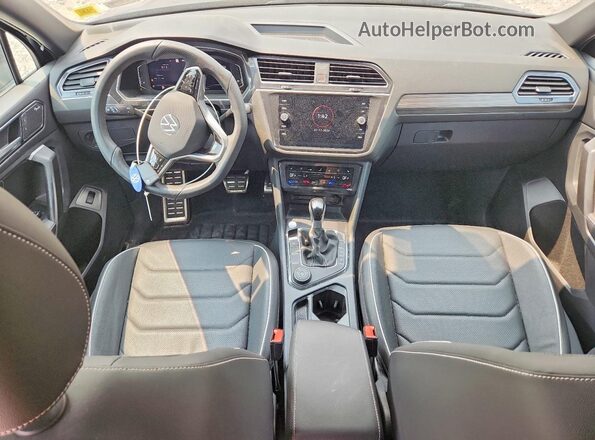 3VV4B7AX0RM062607 2024 VOLKSWAGEN TIGUAN Blue Առջևի վահանակի տեսք