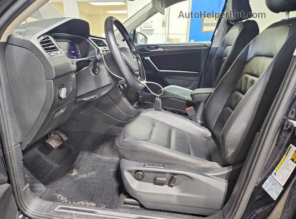 3VV4B7AX1KM074111 2019 VOLKSWAGEN TIGUAN Black Widok wnętrza z przodu