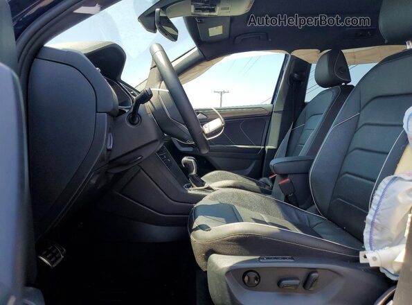 3VV4B7AX1PM039253 2023 VOLKSWAGEN TIGUAN Blue Front interior view