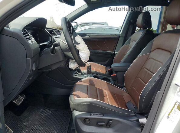 3VV4B7AX2RM054069 2024 VOLKSWAGEN TIGUAN White Widok wnętrza z przodu