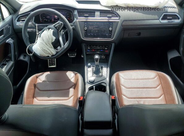 3VV4B7AX2RM054069 2024 VOLKSWAGEN TIGUAN White Widok deski rozdzielczej