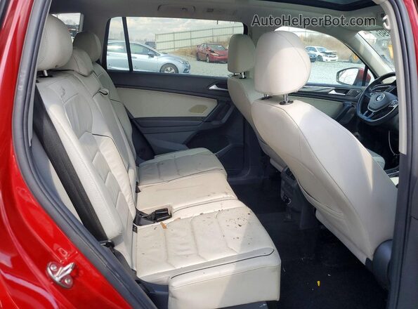 3VV4B7AX4KM156527 2019 VOLKSWAGEN TIGUAN Burgundy Rear interior view