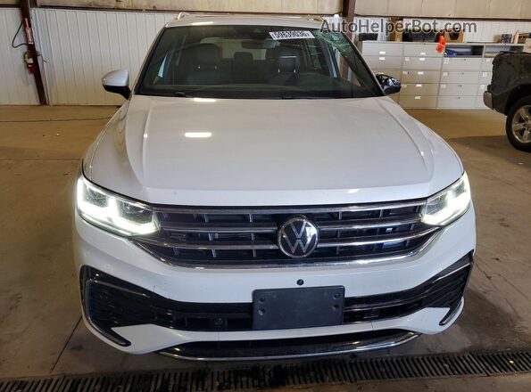 3VV4B7AX4PM126046 2023 VOLKSWAGEN TIGUAN White Widok z przodu